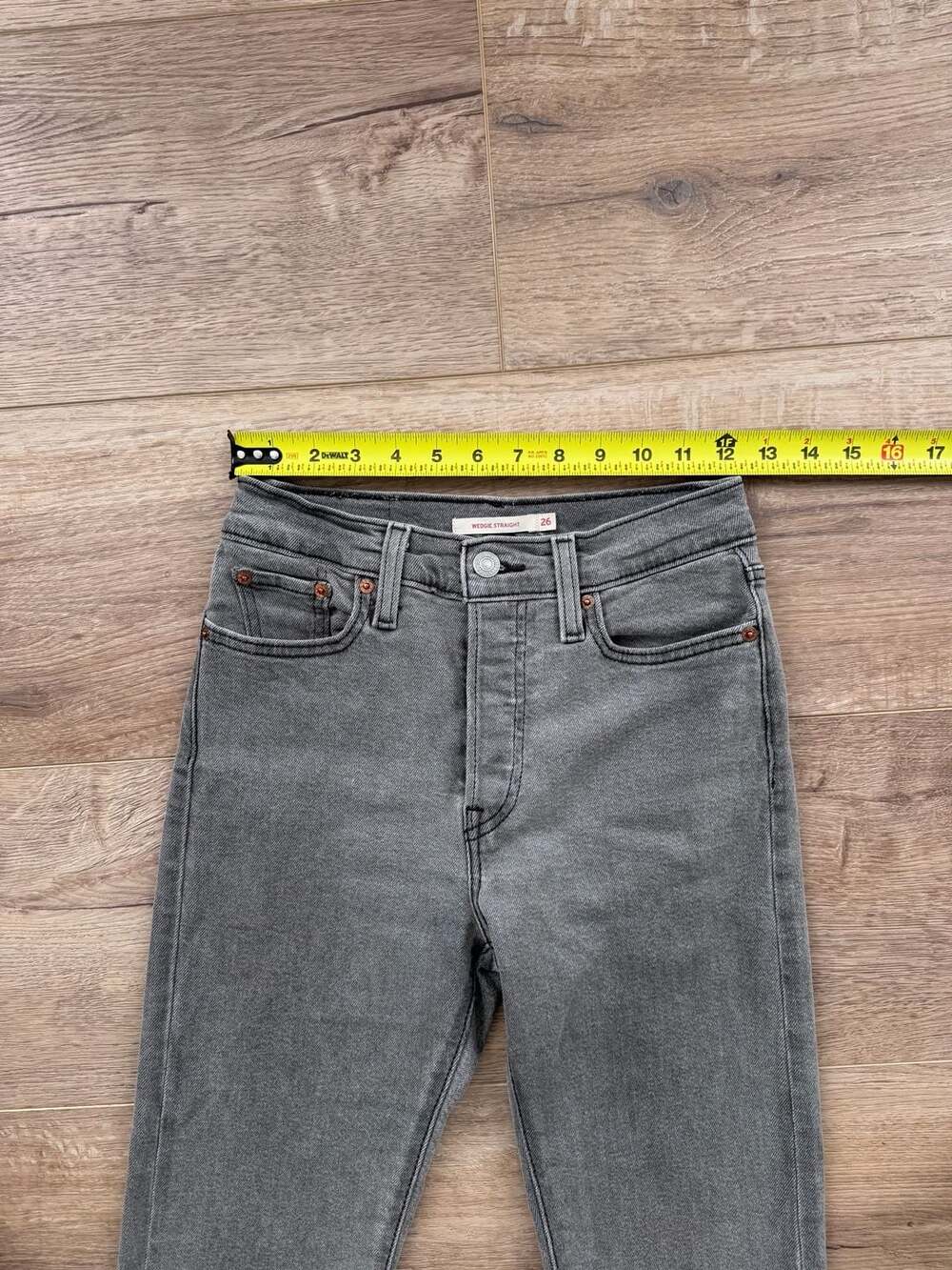 Levi’s Wedgie Straight High Rise Gray Jeans Size 26 Vintage Wash - Picture 4 of 10